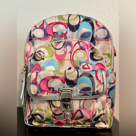 Coach Poppy Backpack - Picture 2 of 12